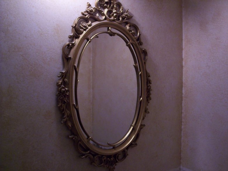 Wall Decor: Mirror From The Horror Movie The Mirror