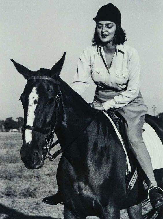 maharani gayatri devi min