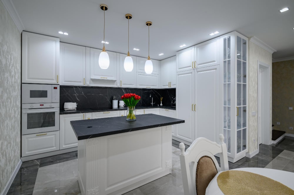 white kitchen cabinets design