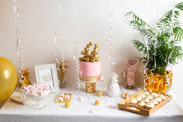 birthday table with cake and ballons.