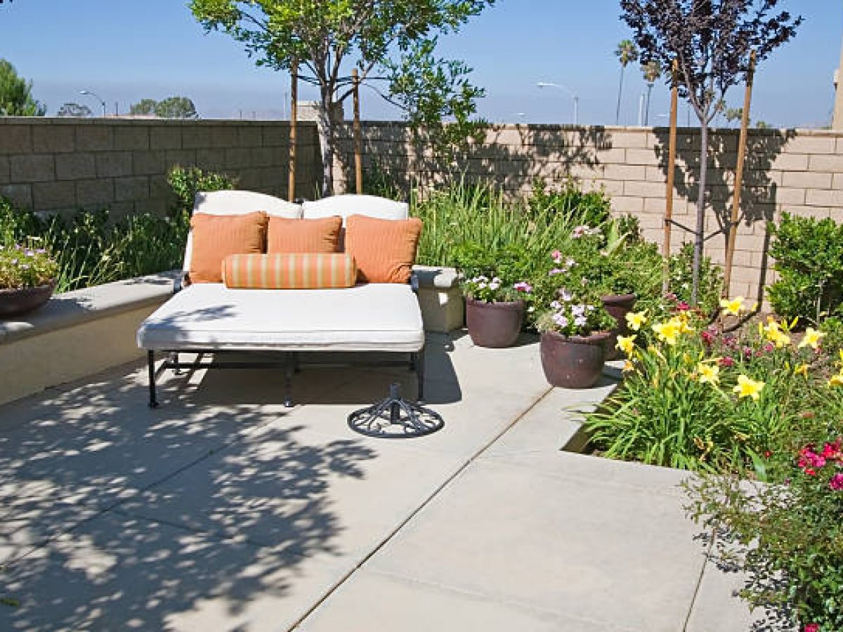 Creating a Relaxing Outdoor Oasis with Budget-Friendly Pieces -